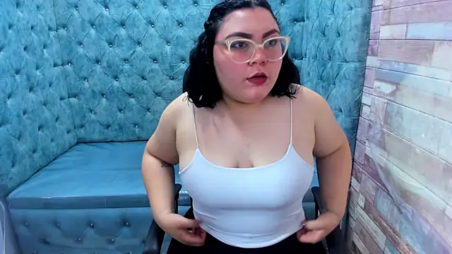 Snapshot of Sweet_Nova_ chatting on 05.23.26 Sweet Nova online show from 05.23.26
