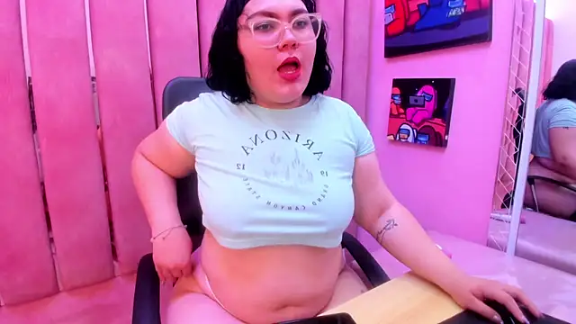 Snapshot of Sweet_Nova_ chatting on 05.28.26 Sweet Nova online show from 05.28.26