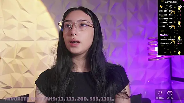 Snapshot of zara_bliss chatting on 05.25.26 zara bliss online show from 05.25.26