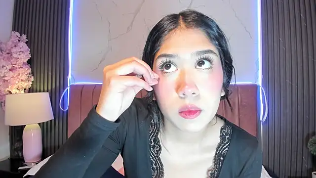 Hanna Thorne online show from 07.05.26