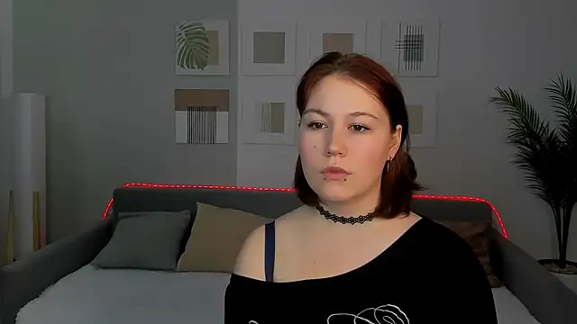 MiaLacrice online show from 05.18.26