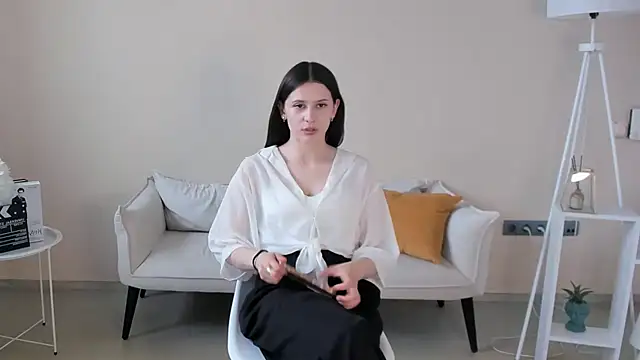 FlorancePistilli online show from 05.14.26