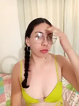 Mia essence online show from 05.20.26