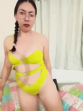 Mia essence online show from 05.29.26