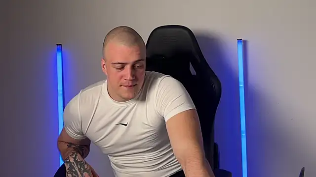 Snapshot of Bigbaald chatting on 07.19.26 Bigbaald online show from 07.19.26