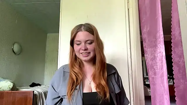 Snapshot of Violette_Iguina chatting on 05.19.26 Violette Iguina online show from 05.19.26