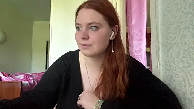 Snapshot of Violette_Iguina chatting on 05.27.26 Violette Iguina online show from 05.27.26