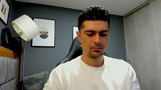 Snapshot of ZEI-001 chatting on 06.26.26 ZEI-001 online show from 06.26.26