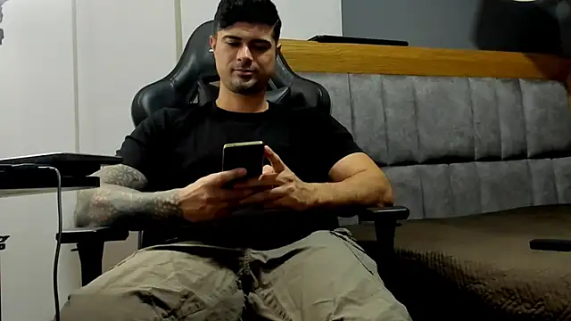 Snapshot of ZEI-001 chatting on 07.06.26 ZEI-001 online show from 07.06.26