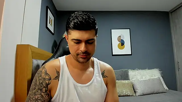 Snapshot of ZEI-001 chatting on 07.15.26 ZEI-001 online show from 07.15.26