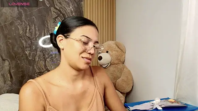 Snapshot of sun_cute chatting on 05.11.26 sun cute online show from 05.11.26