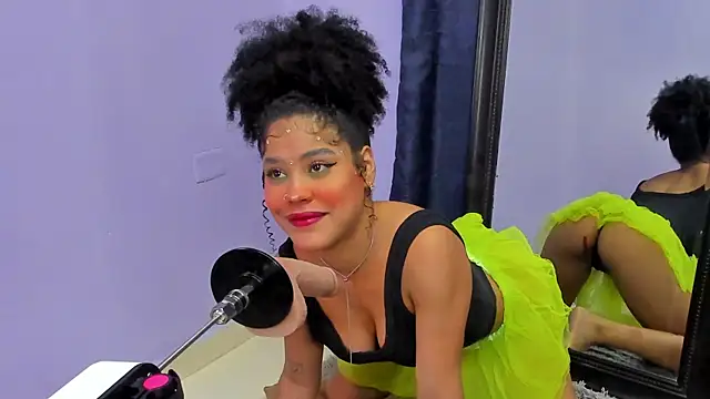 Snapshot of sharonbombo chatting on 05.20.26 sharonbombo online show from 05.20.26