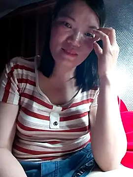 Snapshot of -Trici- chatting on 05.18.26 -Trici- online show from 05.18.26