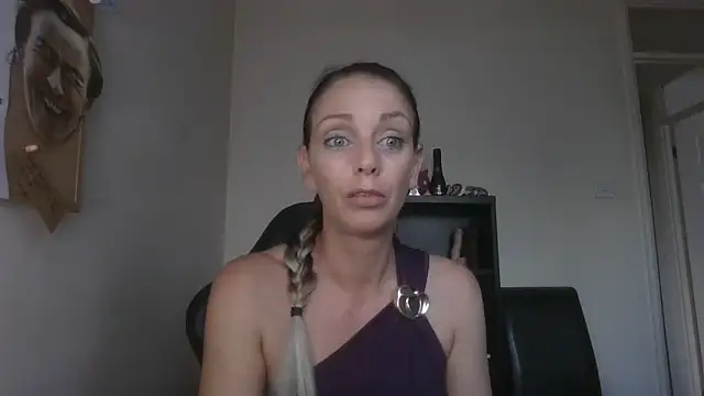LouiseLovell online show from 06.12.26