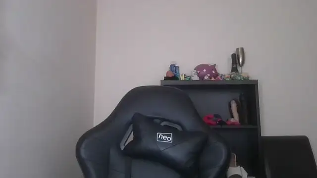 LouiseLovell online show from 07.08.26