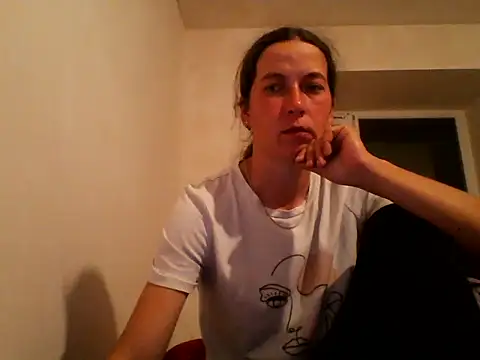 Snapshot of DanicaFey chatting on 05.17.26 DanicaFey online show from 05.17.26