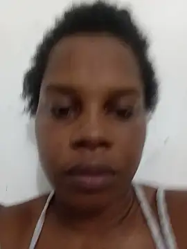 Snapshot of momspretty chatting on 05.30.26 momspretty online show from 05.30.26