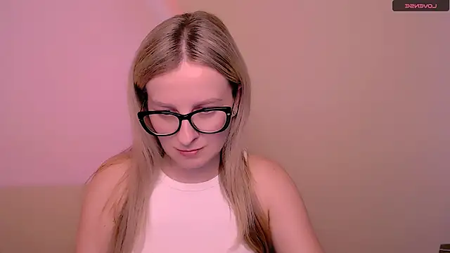 Snapshot of MariaTess_ chatting on 05.25.26 MariaTess online show from 05.25.26