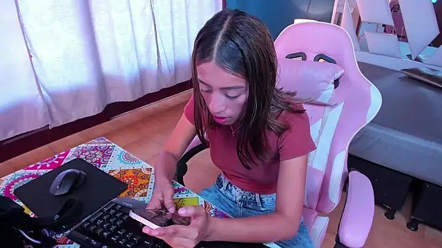 Danna Petiite online show from 06.03.26
