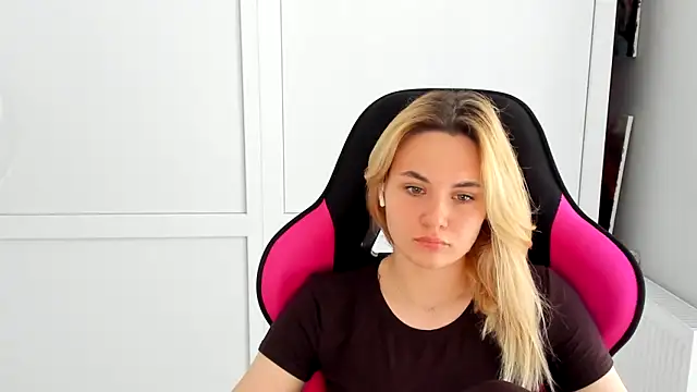 Emma starrs  online show from 06.05.26