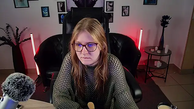 Snapshot of lanafitch chatting on 06.19.26 lanafitch online show from 06.19.26