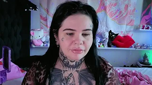 Snapshot of BigBootyHolly chatting on 07.17.26 BigBootyHolly online show from 07.17.26