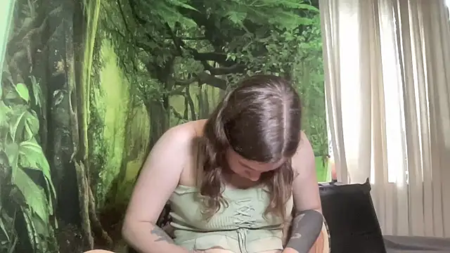 mo0ngoddess online show from 10.15.25