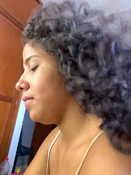 Snapshot of Marise_l chatting on 06.03.26 Marise l online show from 06.03.26