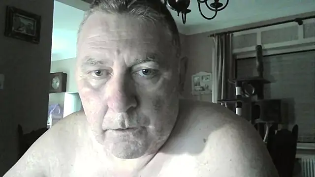 Snapshot of edje59a chatting on 10.07.25 edje59a online show from 10.07.25