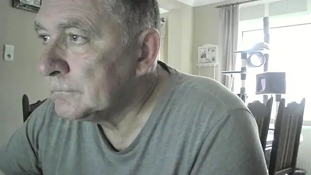 Snapshot of edje59a chatting on 10.10.25 edje59a online show from 10.10.25