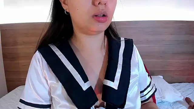 Snapshot of thamiina__ chatting on 07.17.26 thamiina online show from 07.17.26