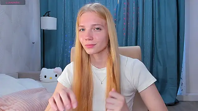 Snapshot of lightshynes chatting on 05.19.26 lightshynes online show from 05.19.26