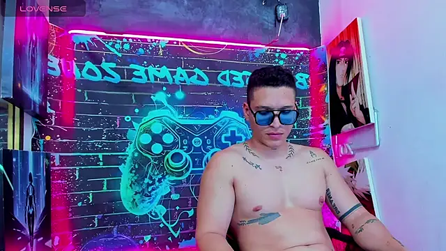 lucassimone  online show from 06.02.26