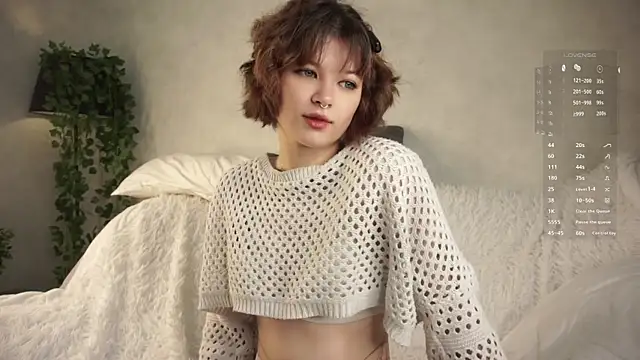 Snapshot of AlesiaPeasel chatting on 07.18.26 AlesiaPeasel online show from 07.18.26
