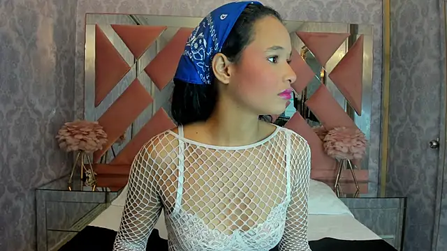 Snapshot of tasty_desires_ chatting on 06.17.26 tasty desires online show from 06.17.26