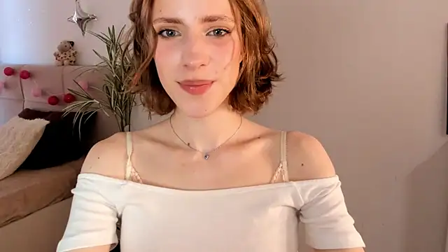 Snapshot of imogensy chatting on 05.25.26 imogensy online show from 05.25.26