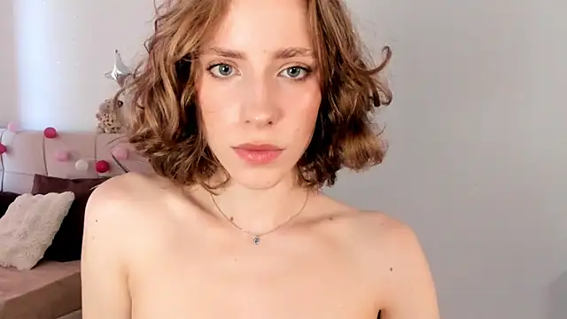 Snapshot of imogensy chatting on 05.29.26 imogensy online show from 05.29.26