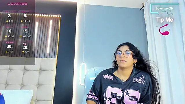 Snapshot of Amara_lune chatting on 06.15.26 Amara lune online show from 06.15.26