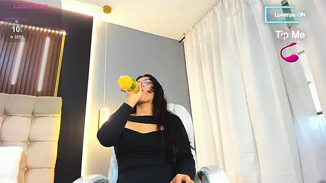 Snapshot of Amara_lune chatting on 07.04.26 Amara lune online show from 07.04.26