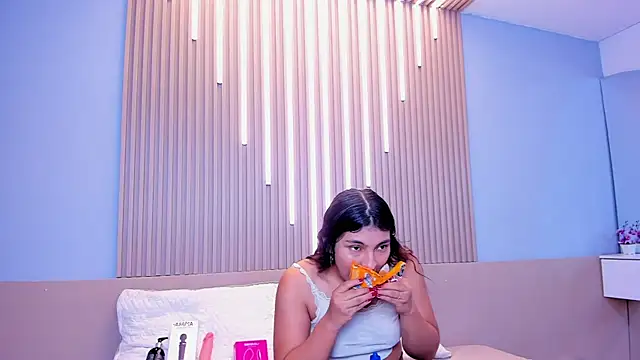 Snapshot of Amara_lune chatting on 07.18.26 Amara lune online show from 07.18.26