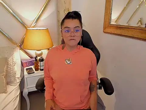Perla Watson online show from 06.05.26