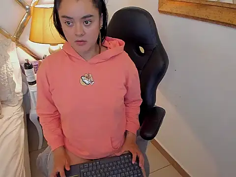 Perla Watson online show from 06.05.26