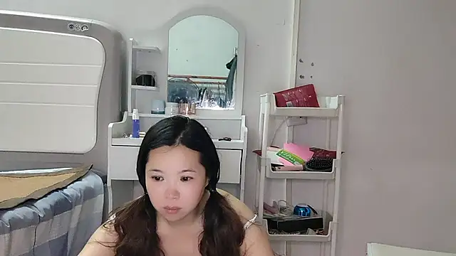Snapshot of F-Yingying chatting on 05.25.26 F-Yingying online show from 05.25.26