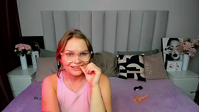 Snapshot of KattyWests chatting on 06.16.26 KattyWests online show from 06.16.26