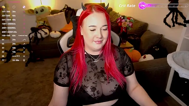 Snapshot of littleEve chatting on 10.30.25 littleEve online show from 10.30.25