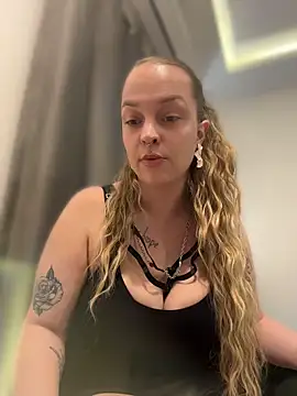 WaitingLucia online show from 05.21.26