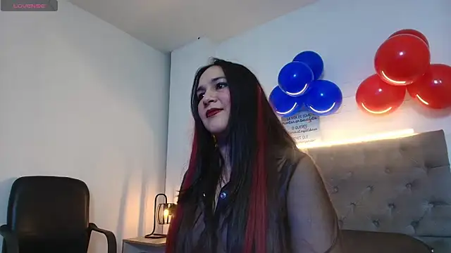 Snapshot of Rossy_Marks chatting on 06.18.26 Rossy Marks online show from 06.18.26