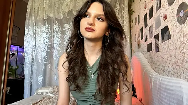 Snapshot of CarleenColley chatting on 06.02.26 CarleenColley online show from 06.02.26