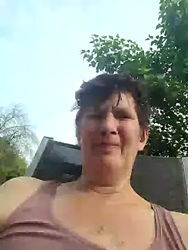 Snapshot of freche52f chatting on 05.17.26 freche52f online show from 05.17.26