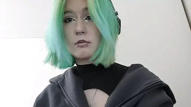 Snapshot of HunXena chatting on 05.18.26 HunXena online show from 05.18.26